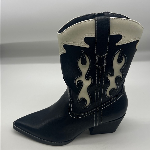Universal Thread - Western Black And White Pointed Toe Cowboy Boots Size 6.5 - Picture 10 of 13
